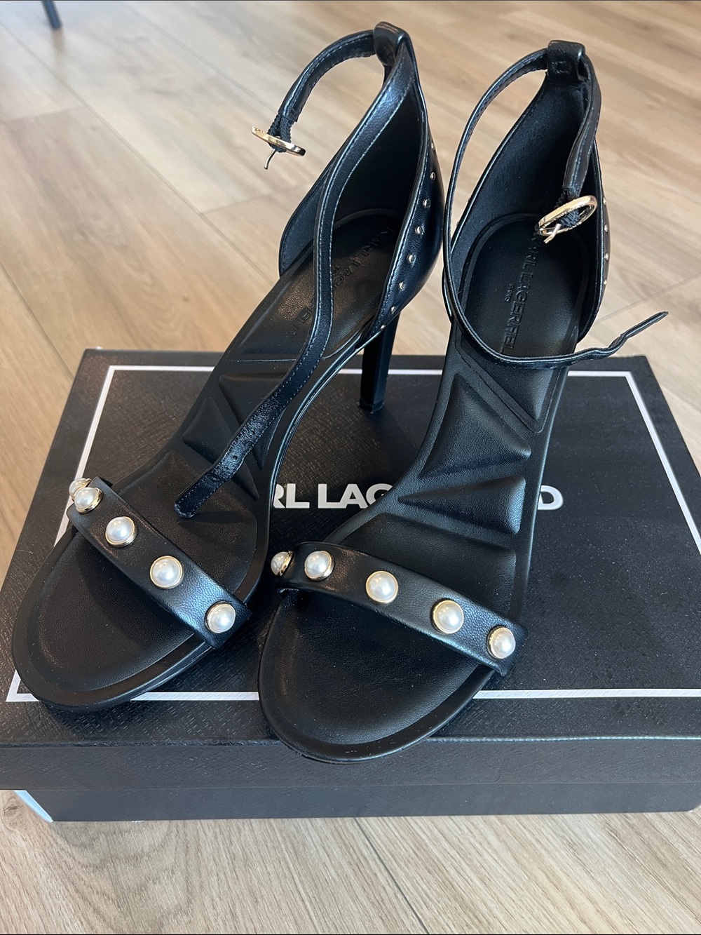 KARL LAGERFELD KENZ PEARL ANKLE STRAP SANDAL SIZE 7.5